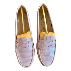 Vintage Retired Design TODS Gommino Driving Shoes in Crocodile Pink Leather